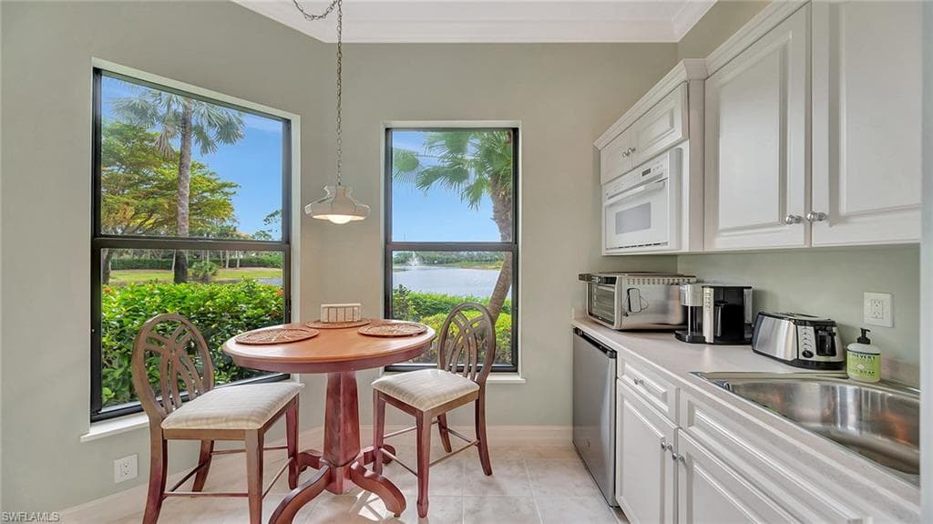 11238 Five Oaks LN, NAPLES FL 34120-31