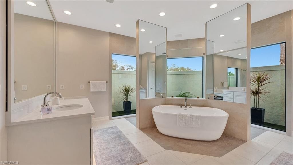 11238 Five Oaks LN, NAPLES FL 34120-27