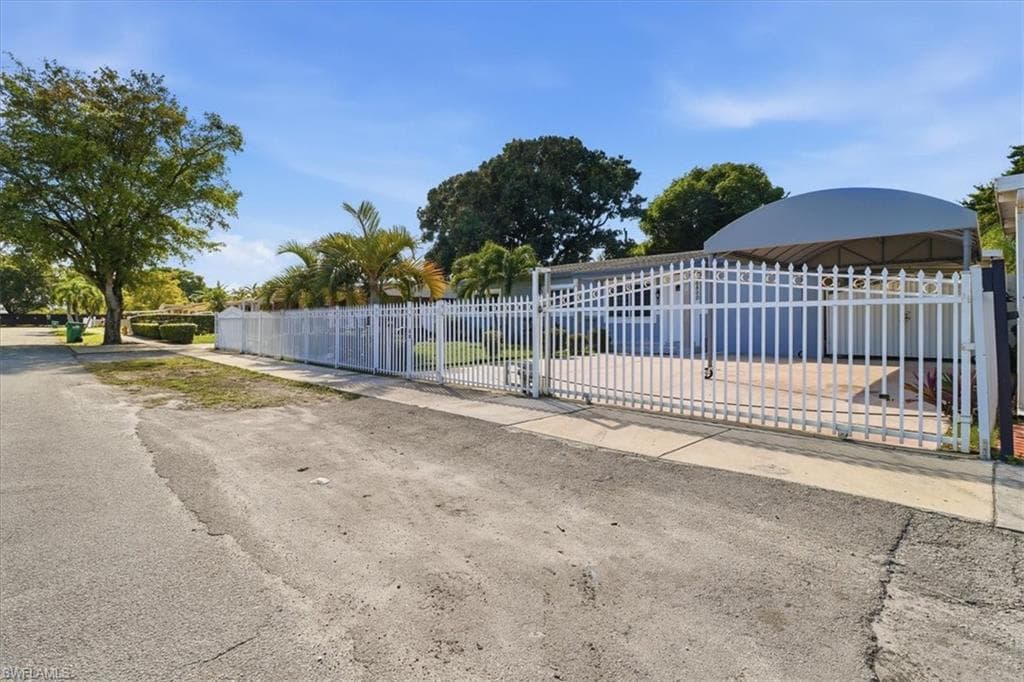 6800 SW 28th AVE, MIAMI FL 33147-2