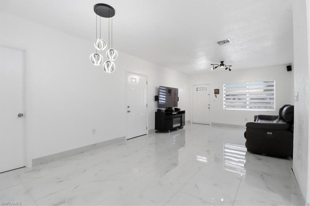 6800 SW 28th AVE, MIAMI FL 33147-8