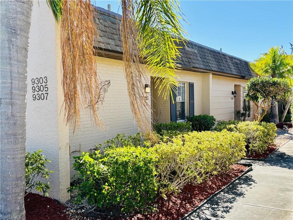 9303 Lennox LN, FORT MYERS FL 33919-2