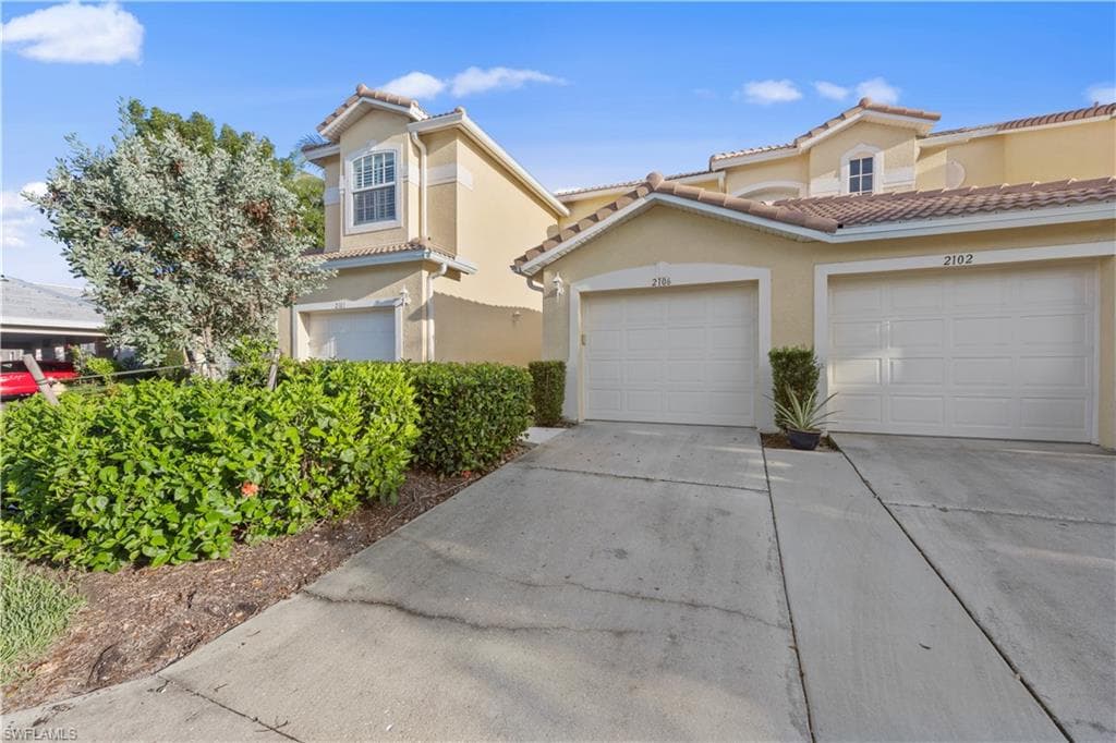 1285 Sweetwater CV # 2106, NAPLES FL 34110-3