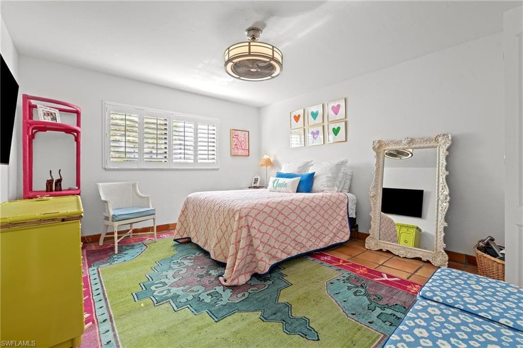 2419 Pine Woods CIR # 11, NAPLES FL 34105-22