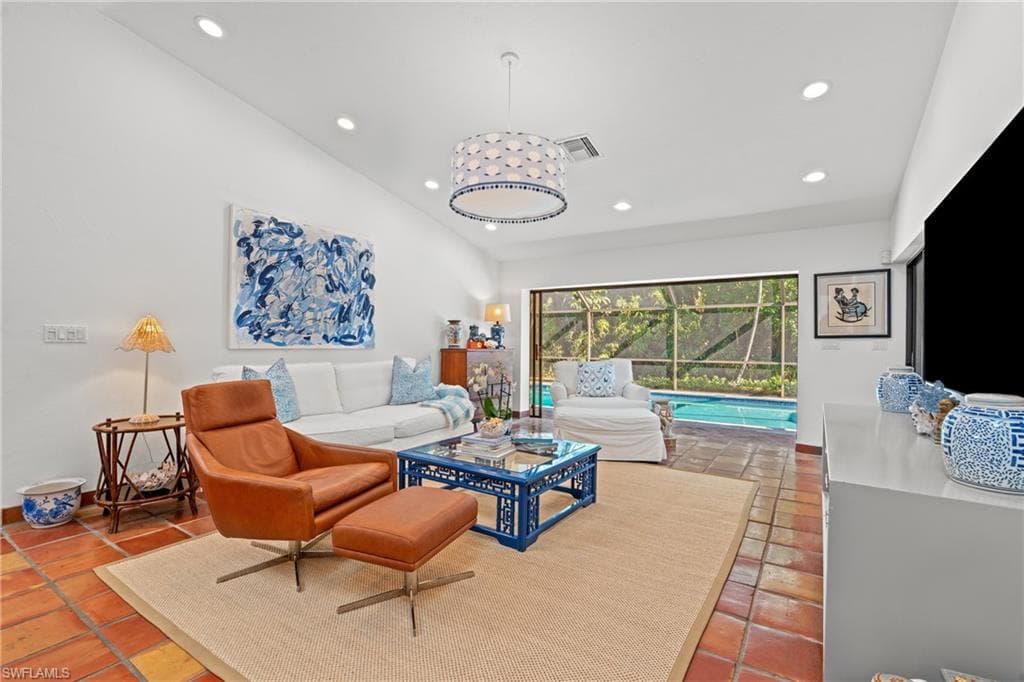 2419 Pine Woods CIR # 11, NAPLES FL 34105-16