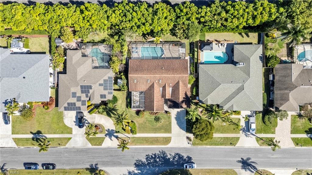 2419 Pine Woods CIR # 11, NAPLES FL 34105-27