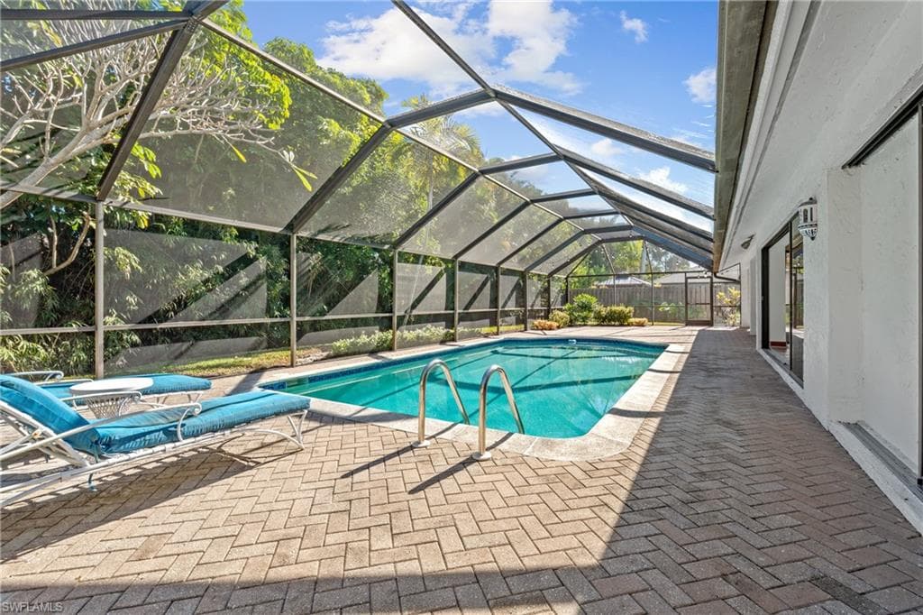 2419 Pine Woods CIR # 11, NAPLES FL 34105-4