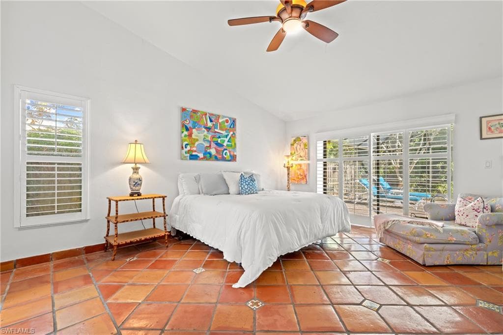 2419 Pine Woods CIR # 11, NAPLES FL 34105-19