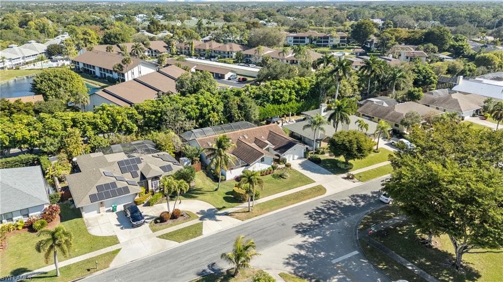 2419 Pine Woods CIR # 11, NAPLES FL 34105-29