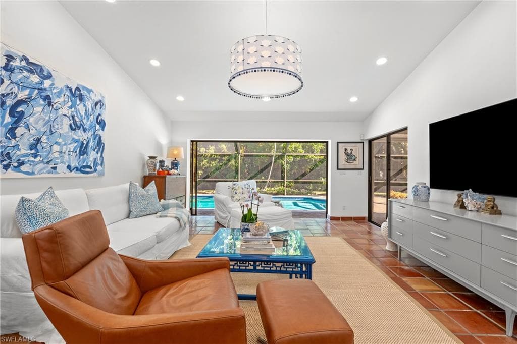 2419 Pine Woods CIR # 11, NAPLES FL 34105-17