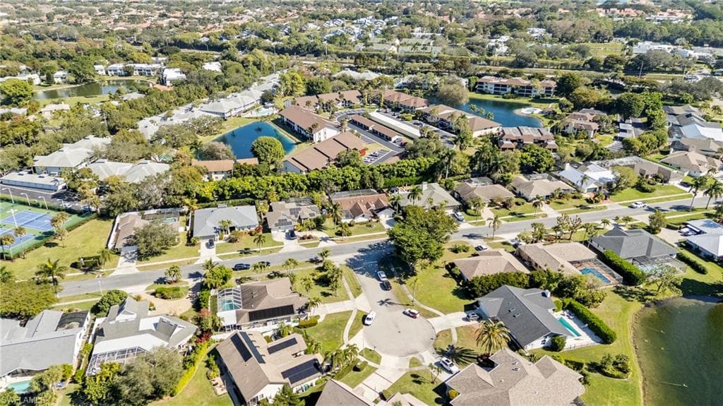 2419 Pine Woods CIR # 11, NAPLES FL 34105-28