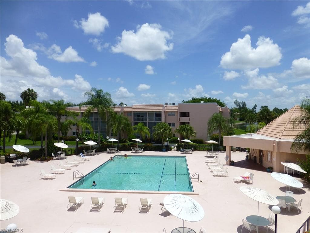 180 Turtle Lake CT # 106, NAPLES FL 34105-8