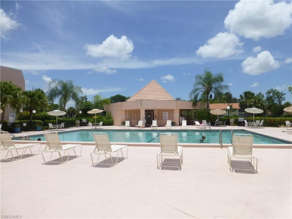 180 Turtle Lake CT # 106, NAPLES FL 34105-9