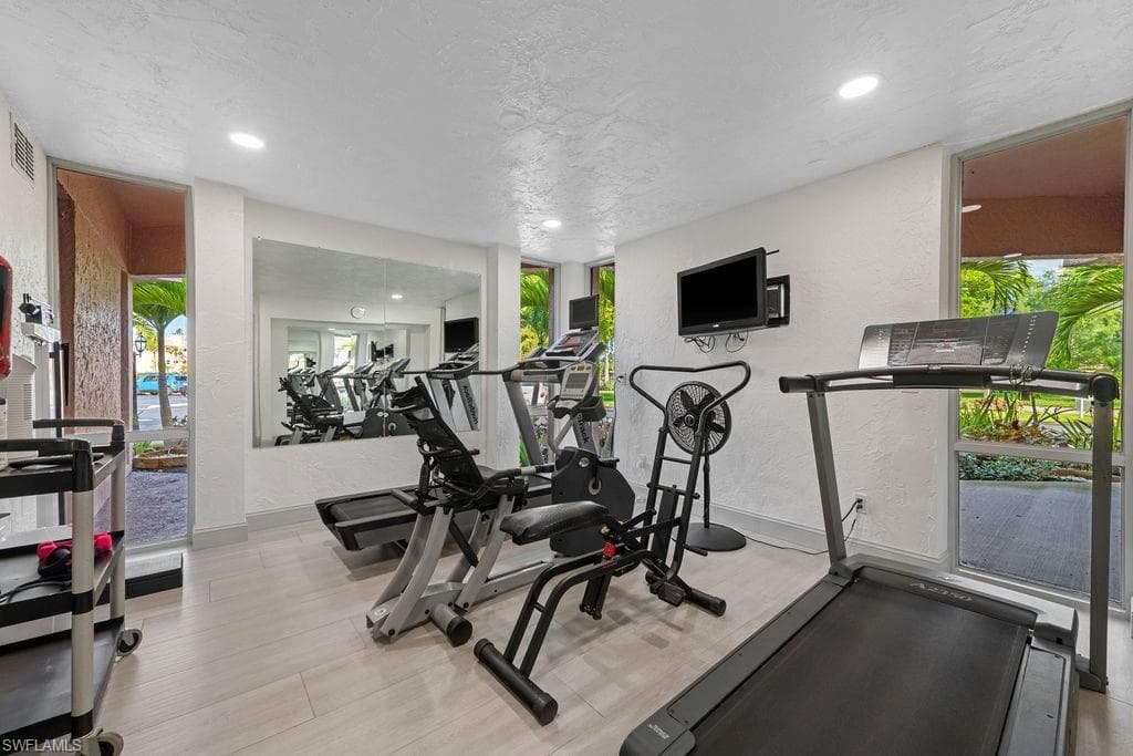 180 Turtle Lake CT # 106, NAPLES FL 34105-14