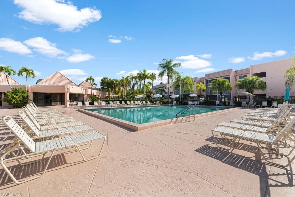 180 Turtle Lake CT # 106, NAPLES FL 34105-10