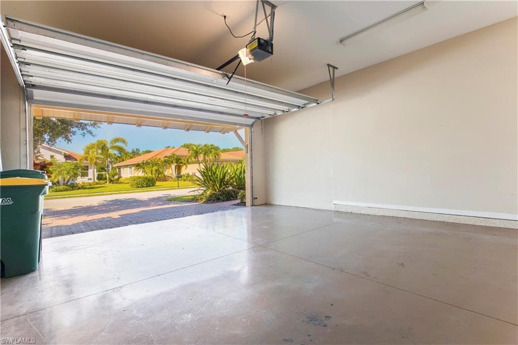 13515 Cambridge LN, NAPLES FL 34109-21