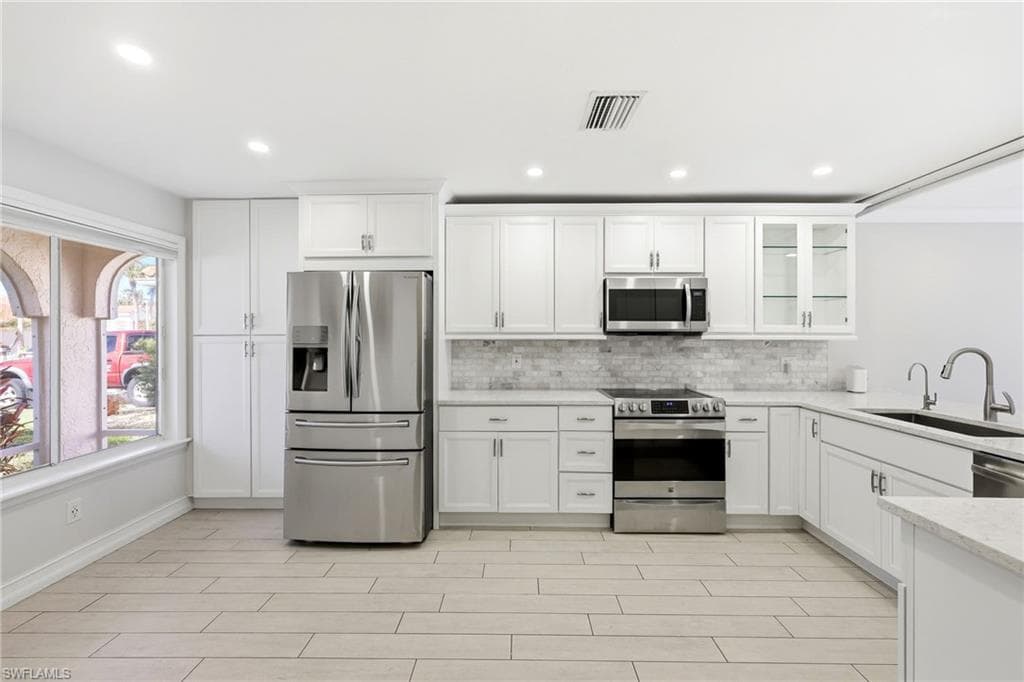 196 Sabal Lake DR, NAPLES FL 34104-8