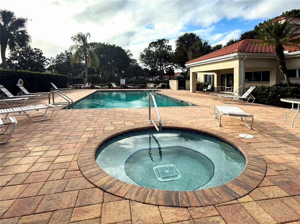 196 Sabal Lake DR, NAPLES FL 34104-37