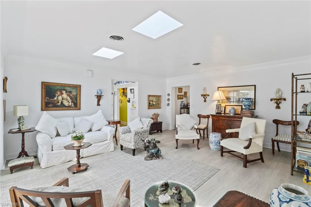 1348 Alcazar AVE-5