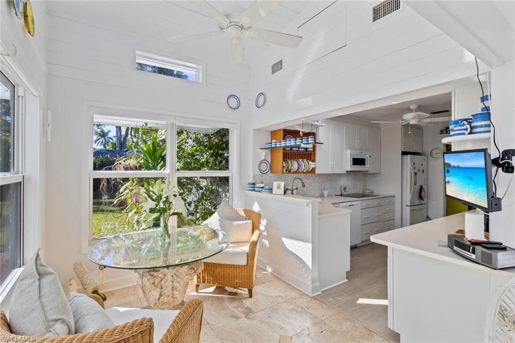1348 Alcazar AVE-11