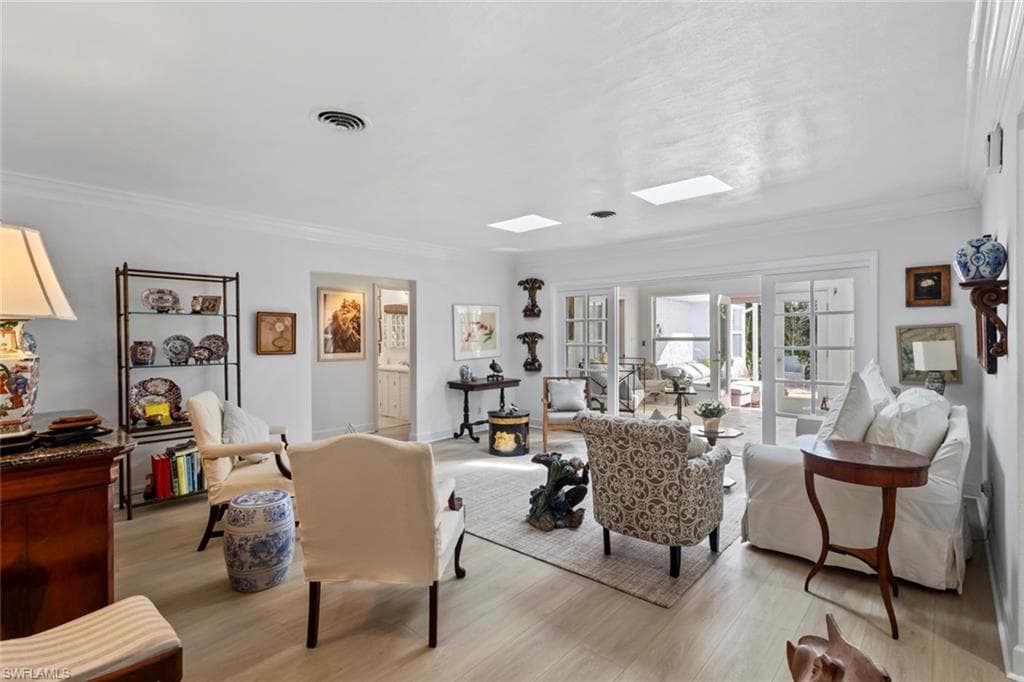 1348 Alcazar AVE-6