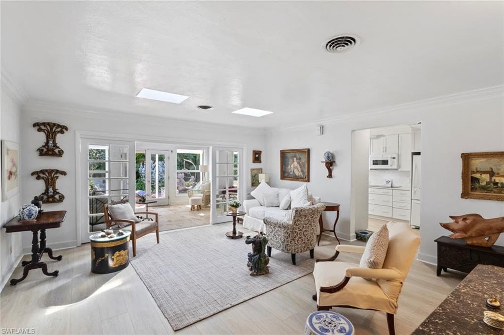 1348 Alcazar AVE-7