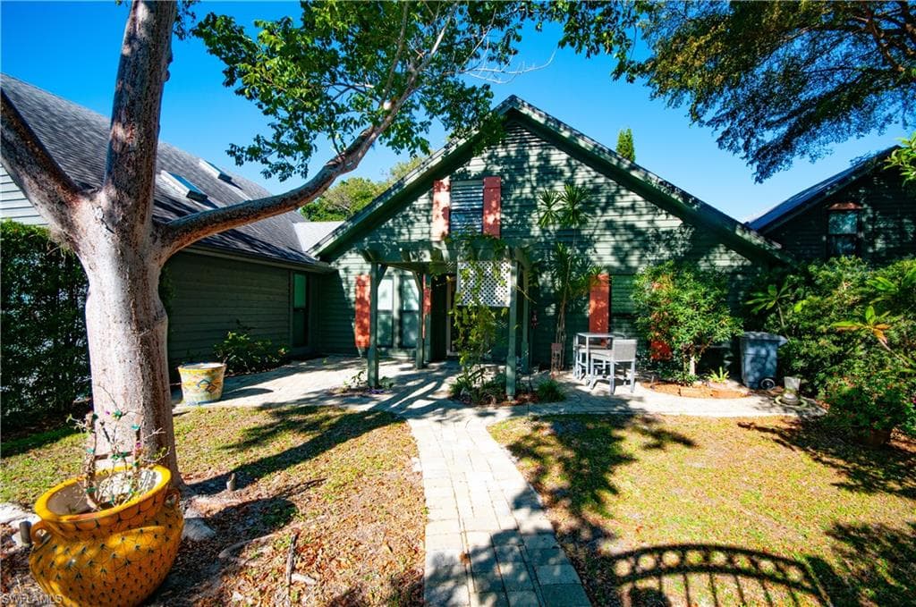 1313 Solana RD W # A3, NAPLES FL 34103-1