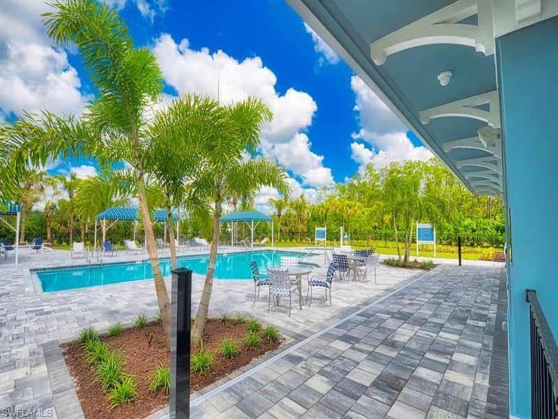 2428 Ariane DR, NAPLES FL 34112-18