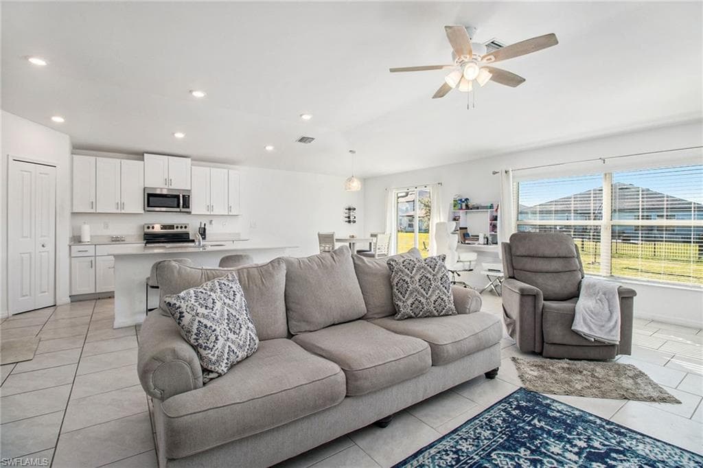 4054 San Clemente CT, NORTH FORT MYERS FL 33917-4