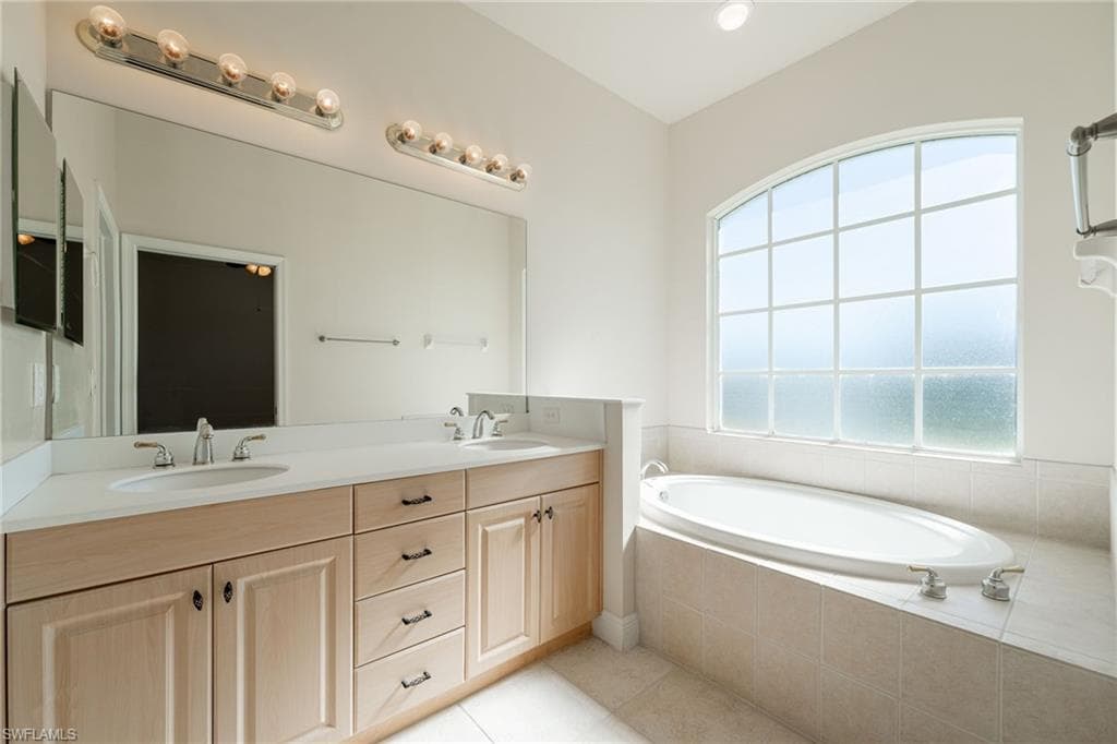 5693 Kensington LOOP, FORT MYERS FL 33912-18