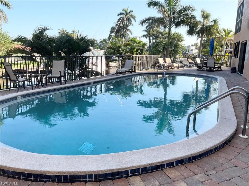 1165 Clam CT # 7, NAPLES FL 34102-29