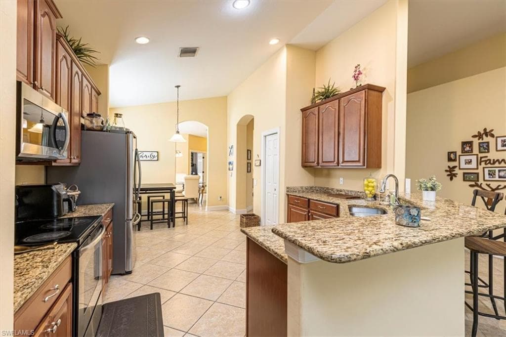 1674 Serrano CIR, NAPLES FL 34105-5