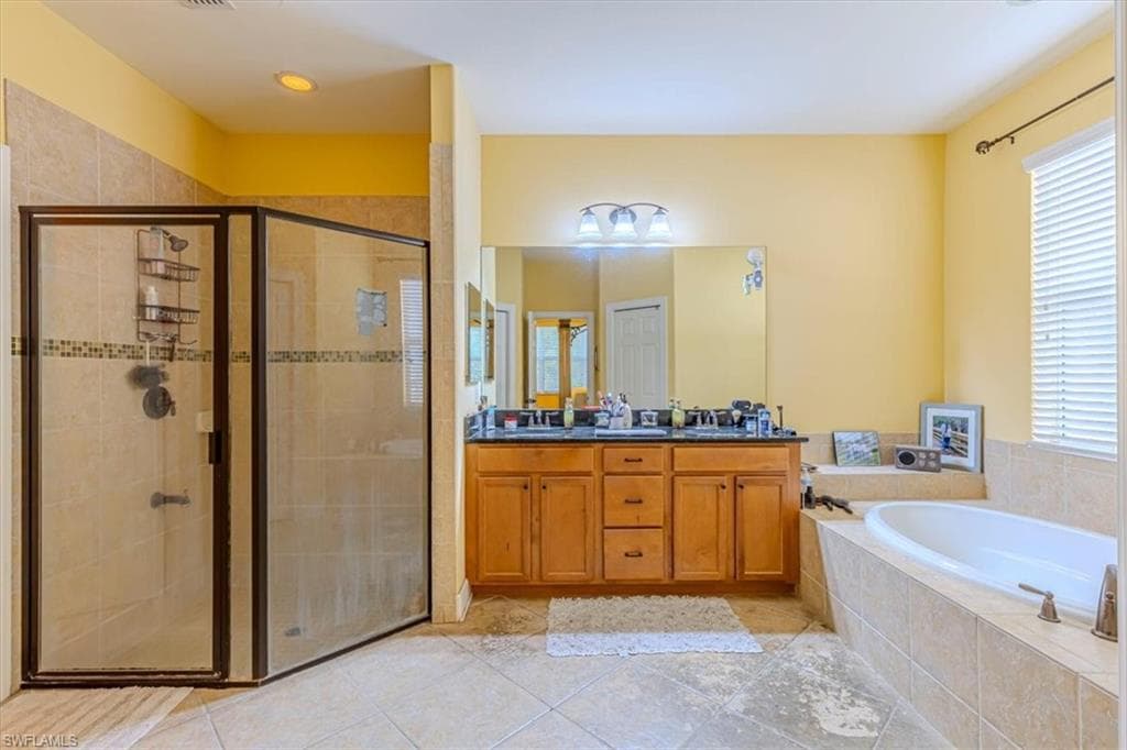 1674 Serrano CIR, NAPLES FL 34105-15