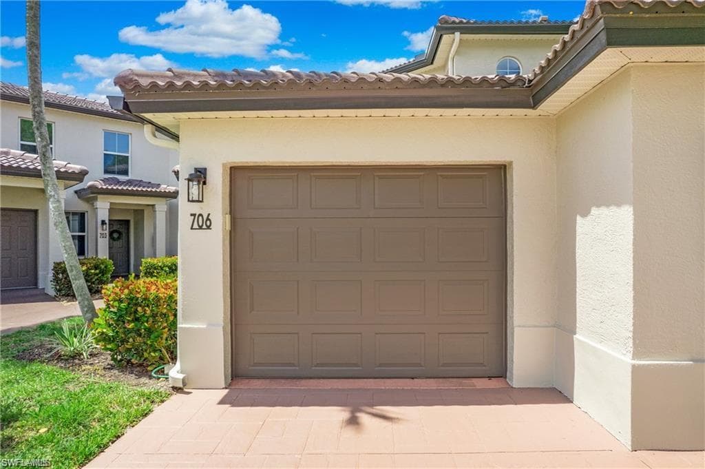 700 Diamond CIR # 706, NAPLES FL 34110-2