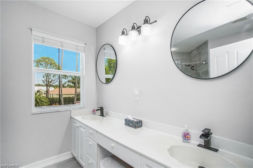 700 Diamond CIR # 706, NAPLES FL 34110-24