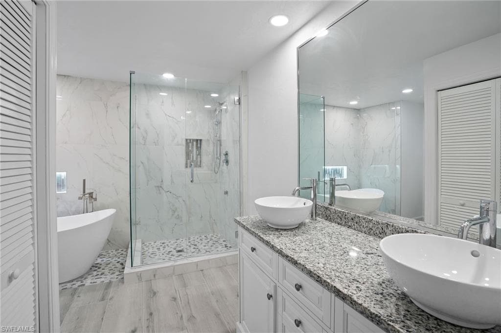 3141 Carriage CIR, NAPLES FL 34105-22