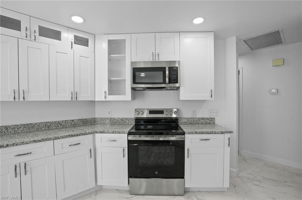 3141 Carriage CIR, NAPLES FL 34105-16