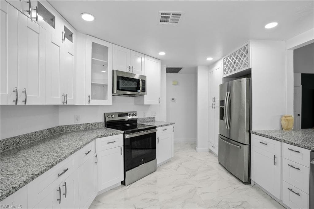 3141 Carriage CIR, NAPLES FL 34105-14