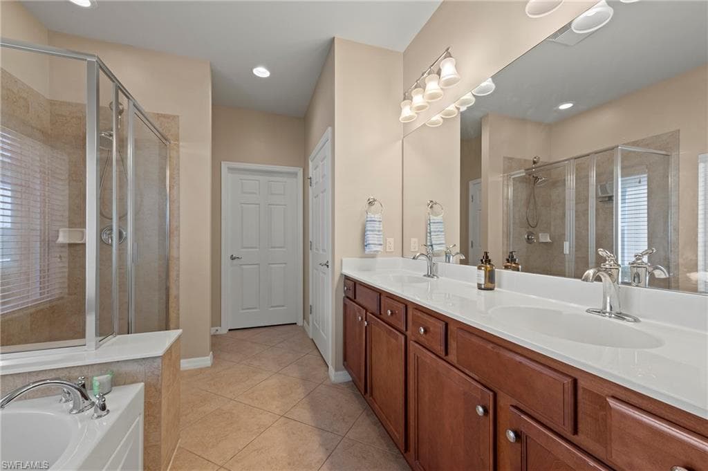 28526 Guinivere WAY, BONITA SPRINGS FL 34135-25