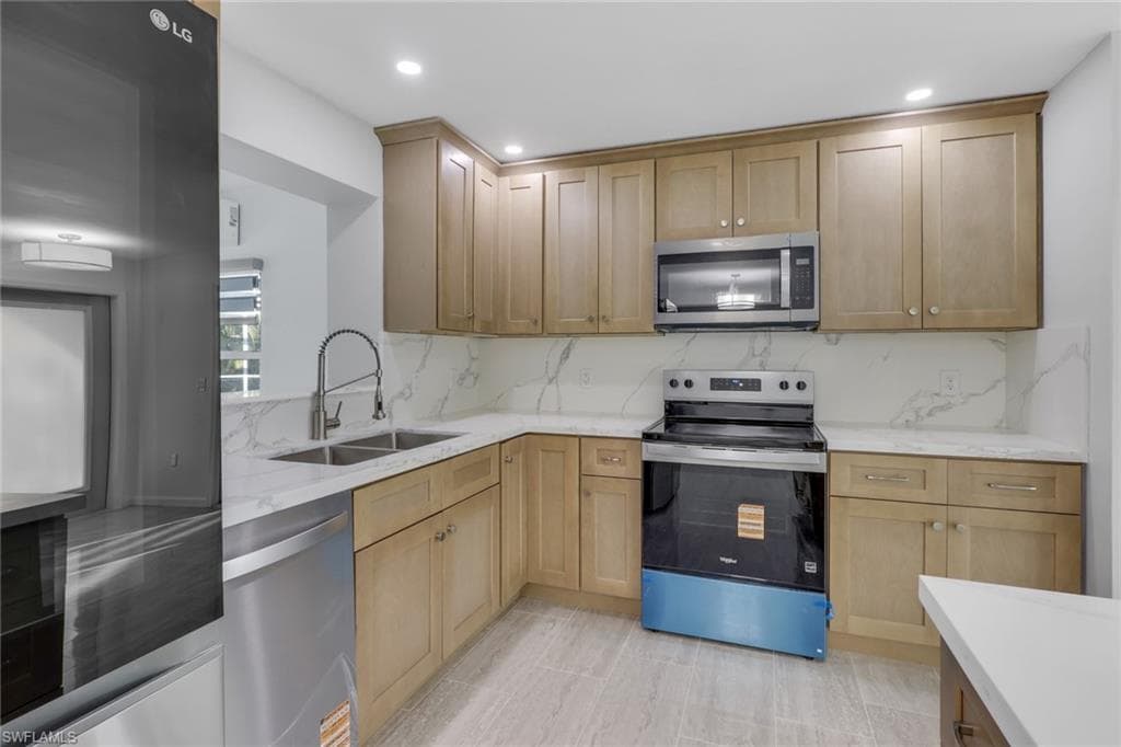 1653 S Fountainhead RD, FORT MYERS FL 33919-8