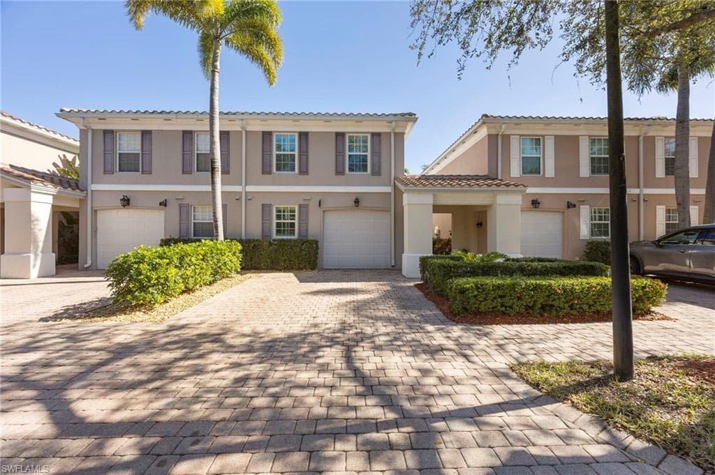 5561 Cove CIR, NAPLES FL 34119-5