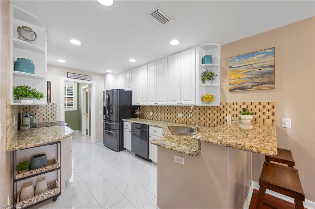 5561 Cove CIR, NAPLES FL 34119-2