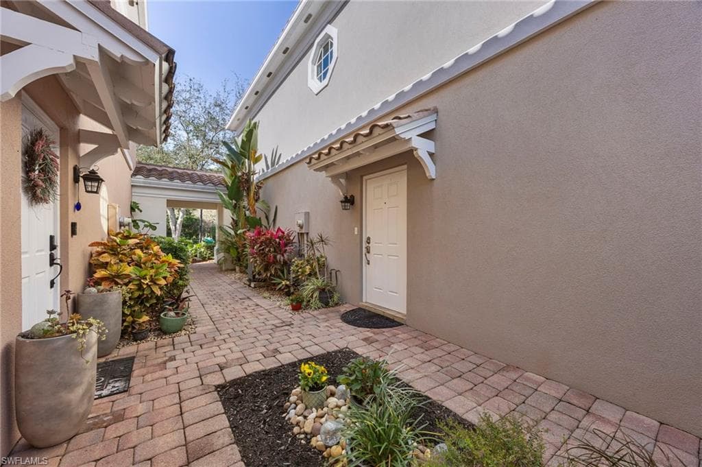 5561 Cove CIR, NAPLES FL 34119-8