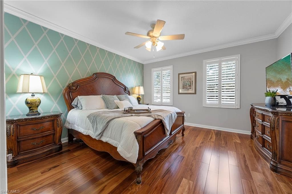 5561 Cove CIR, NAPLES FL 34119-24