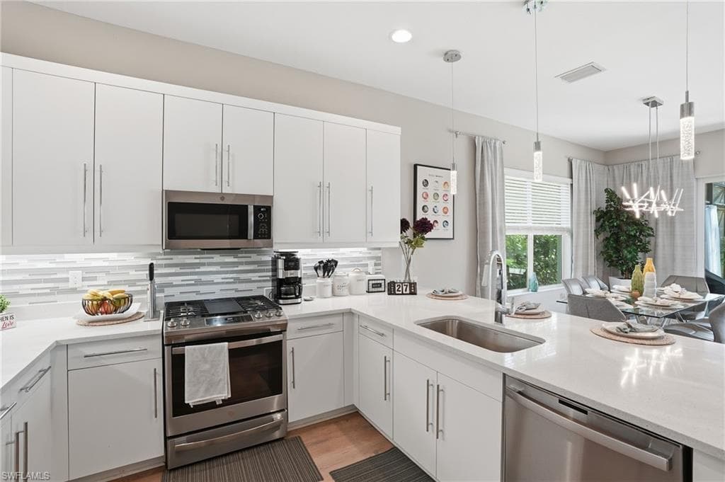 11394 Jacaranda DR-12