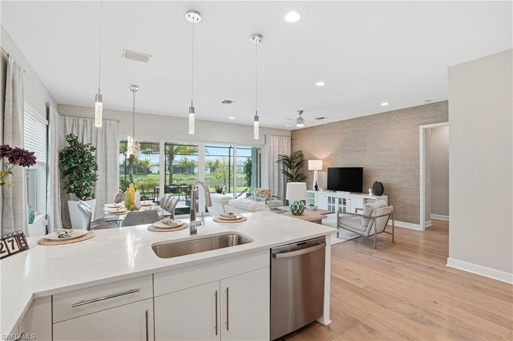 11394 Jacaranda DR-11
