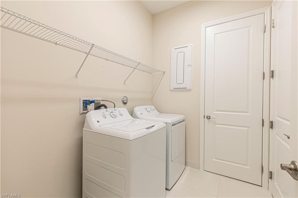 2691 Ridgecrest PL, NAPLES FL 34112-7