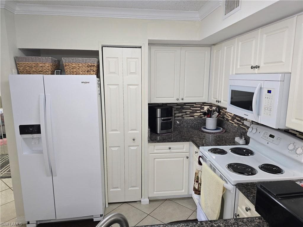 1210 Wildwood Lakes BLVD # 203, NAPLES FL 34104-21