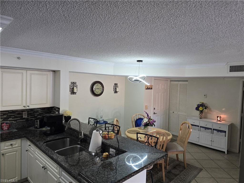 1210 Wildwood Lakes BLVD # 203, NAPLES FL 34104-23