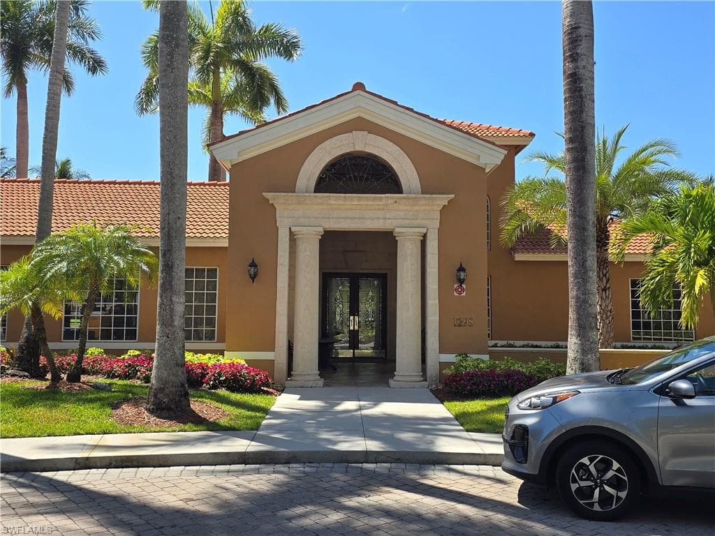 1210 Wildwood Lakes BLVD # 203, NAPLES FL 34104-33