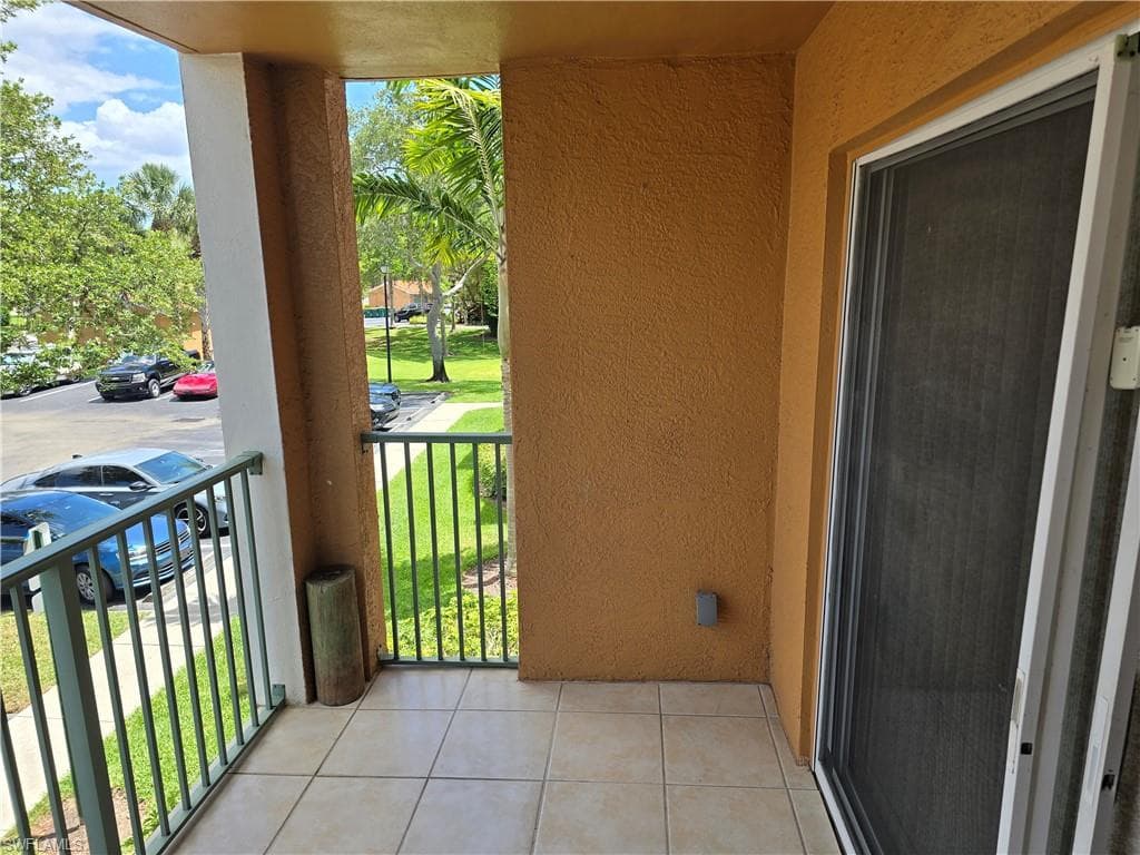 1210 Wildwood Lakes BLVD # 203, NAPLES FL 34104-37